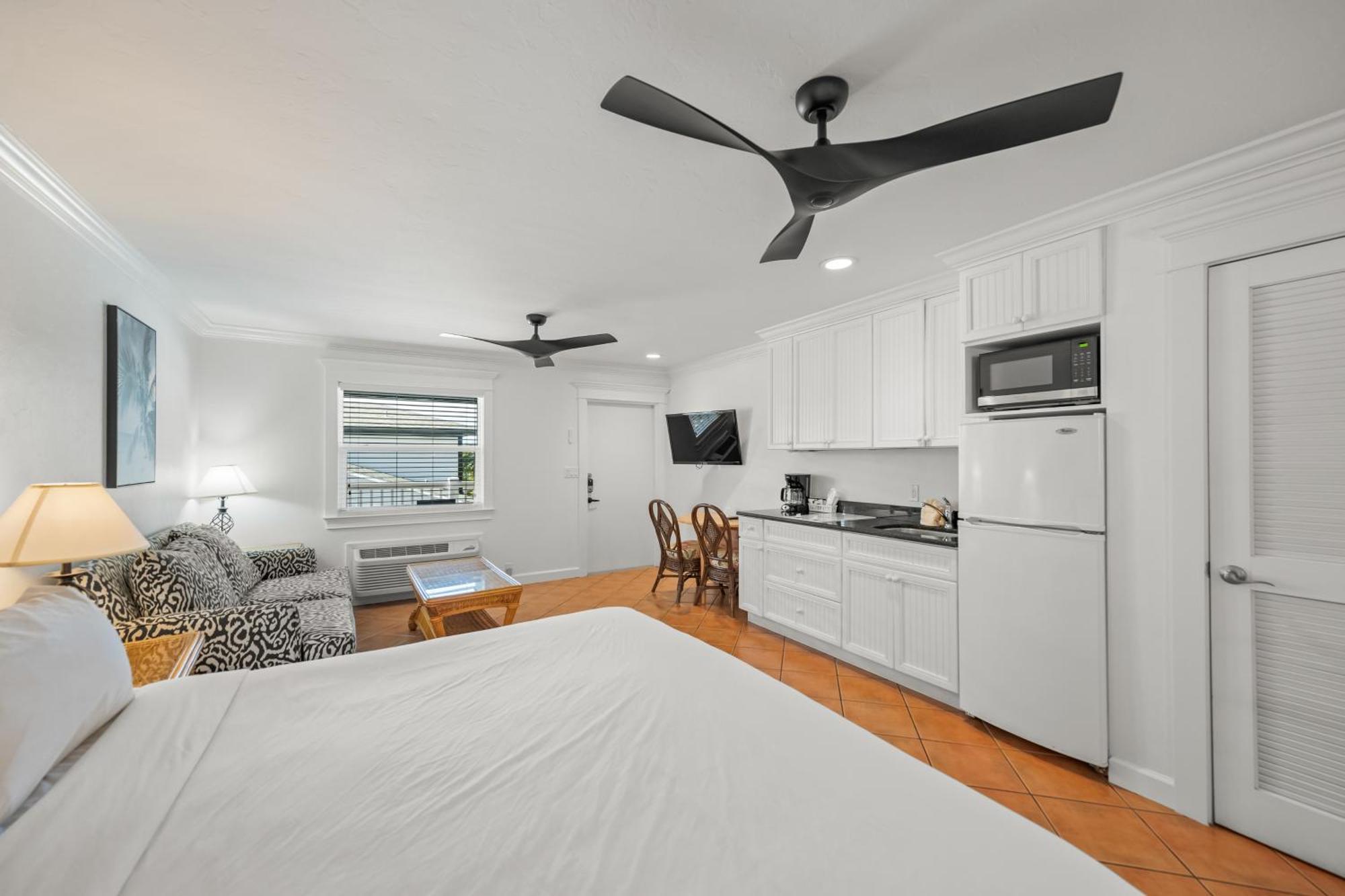 Tropic Isle At Anna Maria Island Inn Bradenton Beach Exterior photo