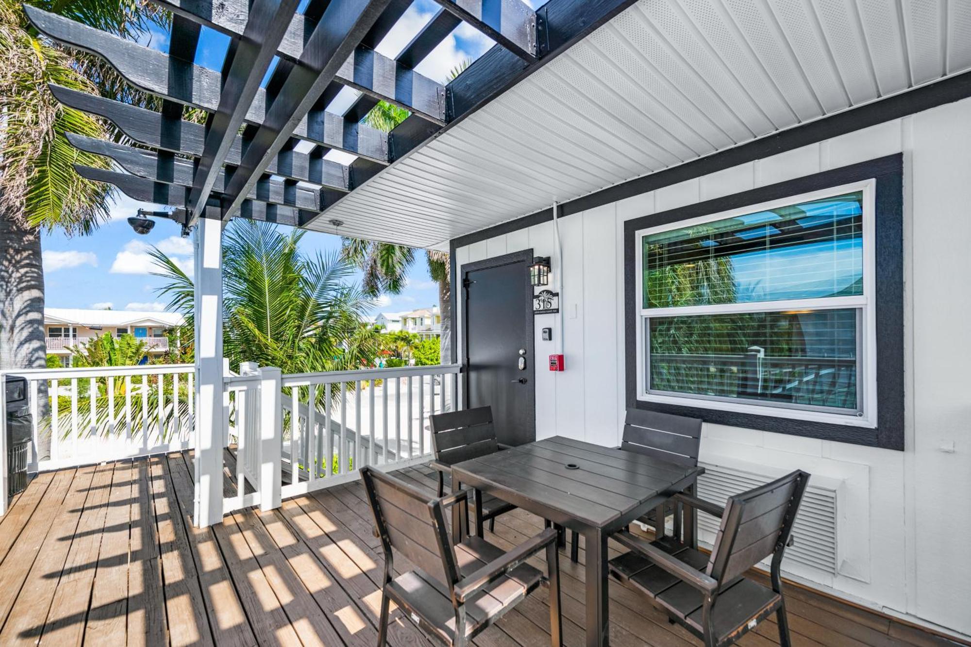Tropic Isle At Anna Maria Island Inn Bradenton Beach Exterior photo